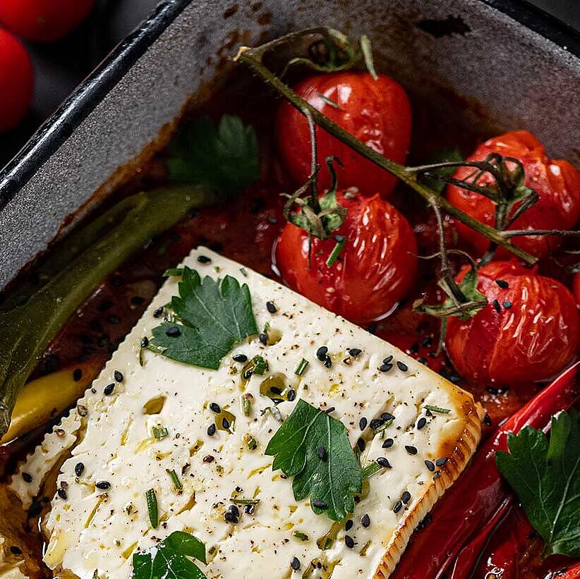 Hirtenkäse mit Tomate aus dem Ofen