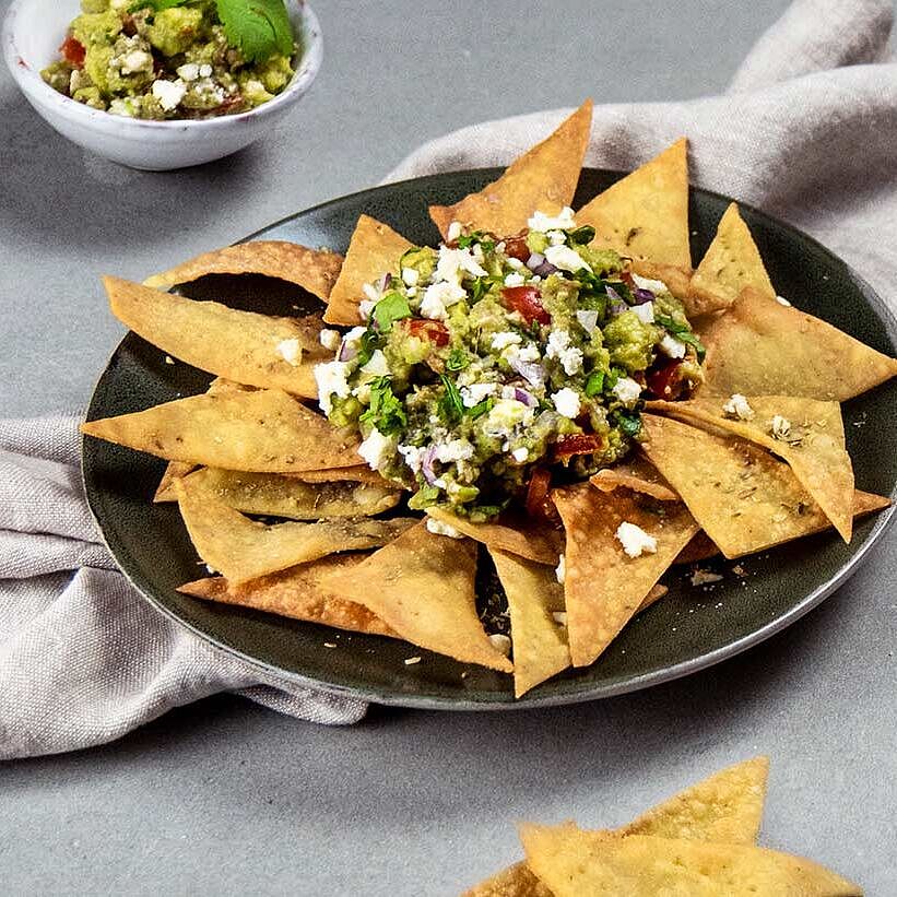 Hirtenkäse-Avocado Dip mit selbstgemachten Nachos