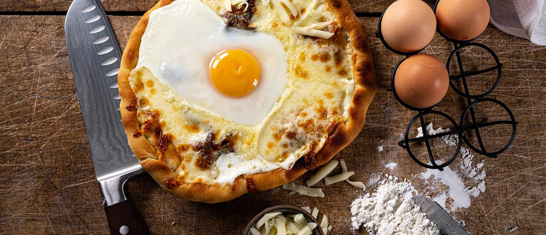 Karadeniz Pidesi: Pide mit Kashkaval und Ei 