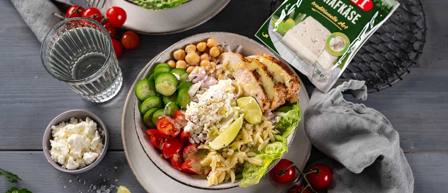 Orzo Nudel Bowl mit Schafkäse