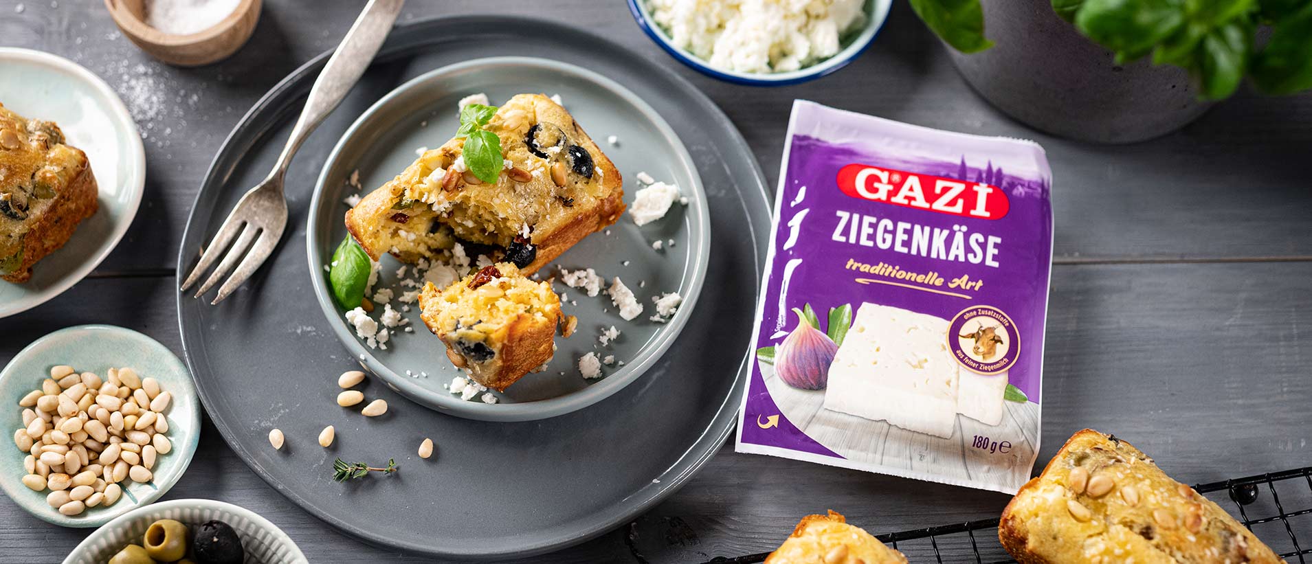 Herzhafte Ziegenkäse Muffins mit Oliven und getrockneten Tomaten 