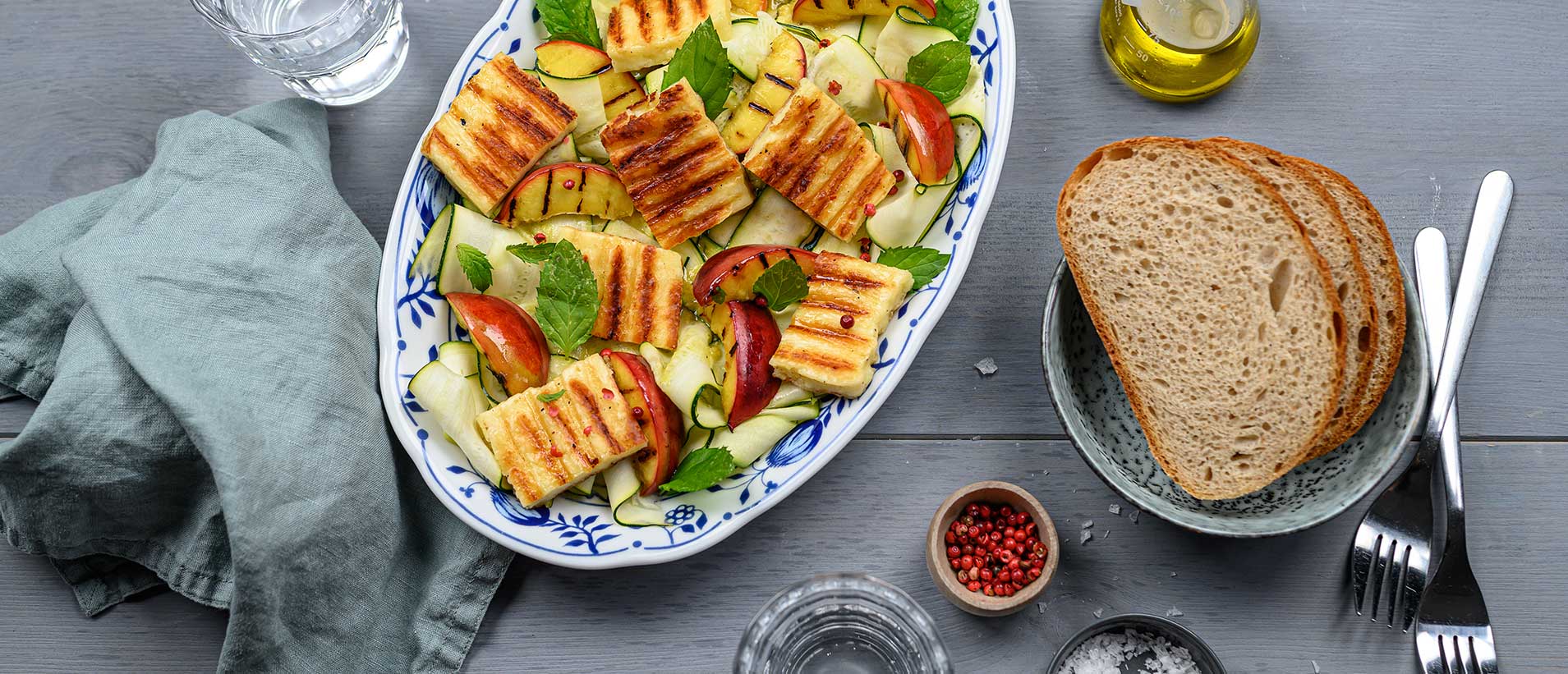 GAZİ Grillkäse Zucchinisalat